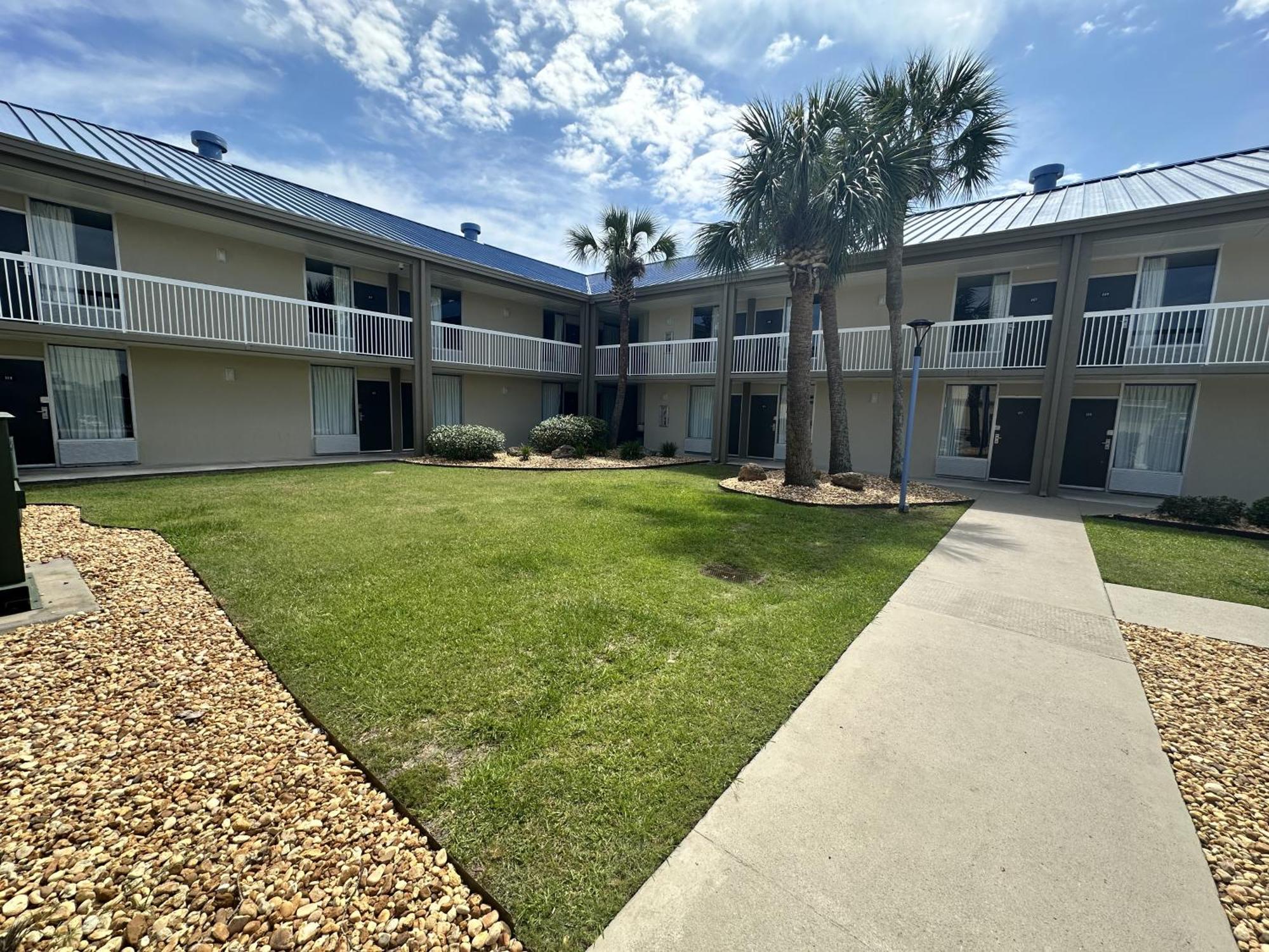 Days Inn By Wyndham Adel I-75 Exterior foto